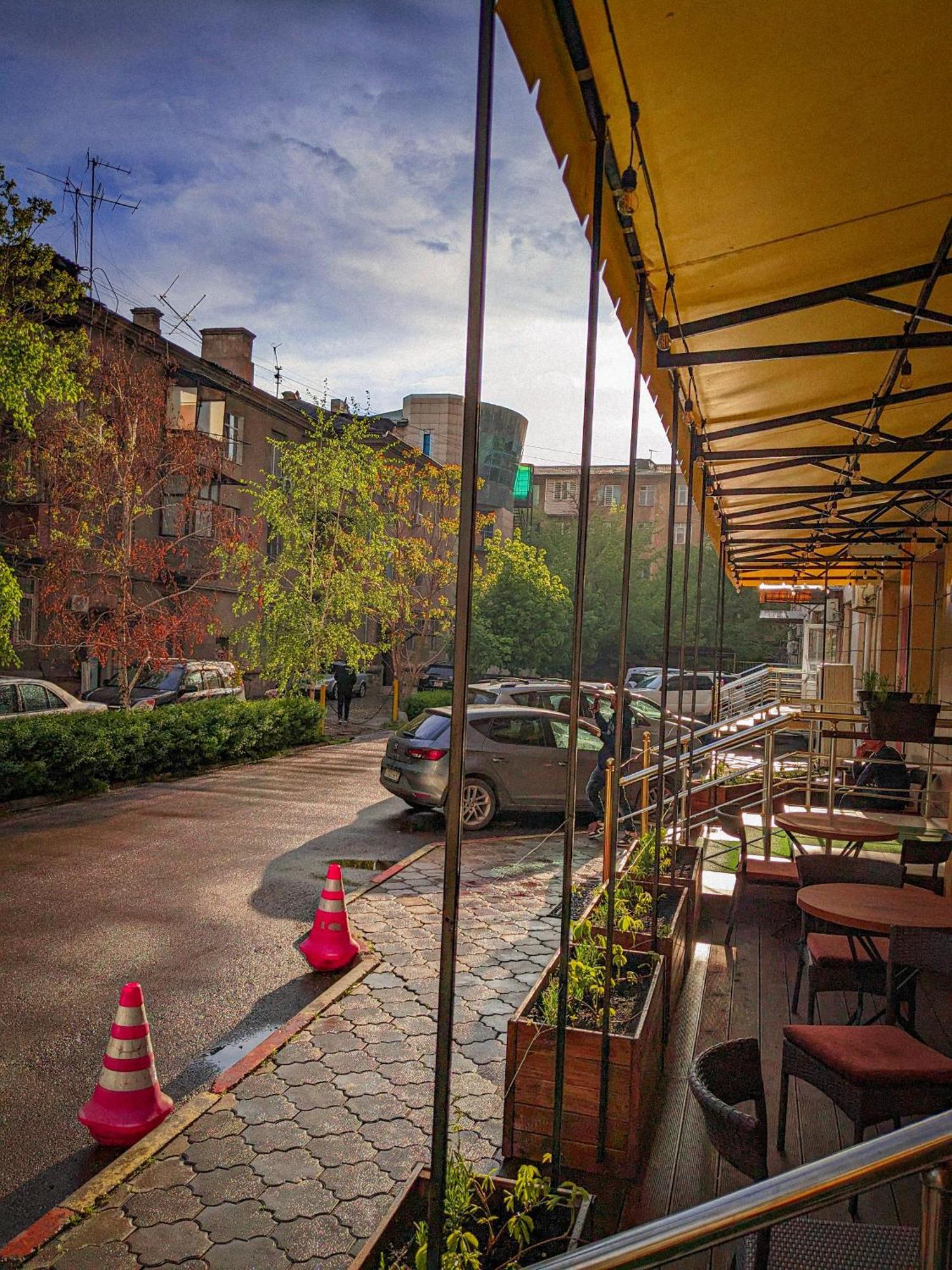 Aiva Hostel Biszkek Zewnętrze zdjęcie